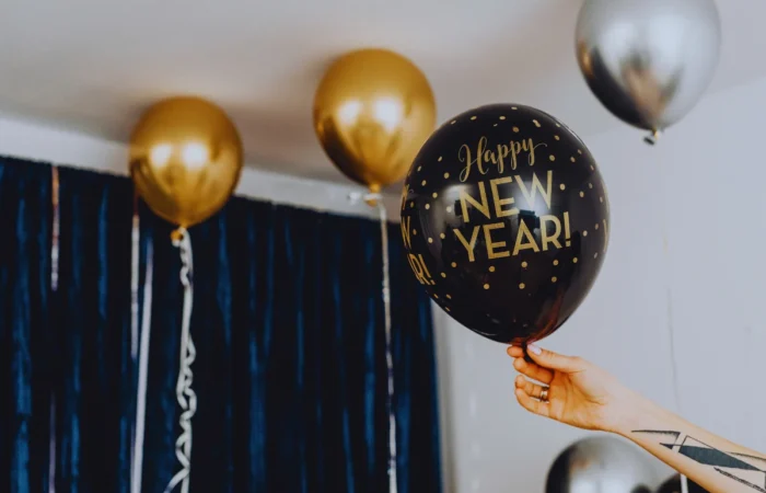 How to Host a Memorable Online New Year’s Eve Party